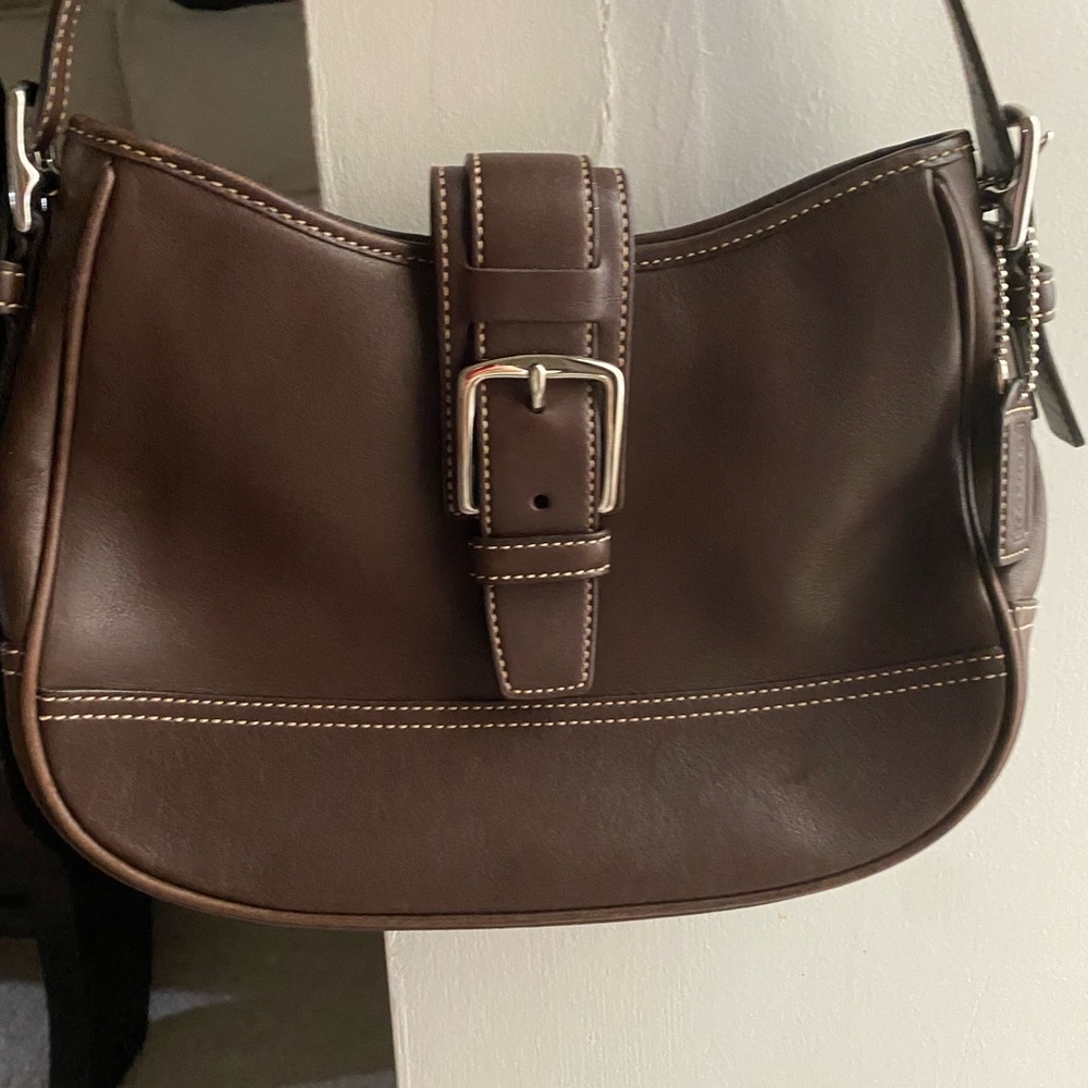 Elegant Brown Leather Shoulder Bag Coach